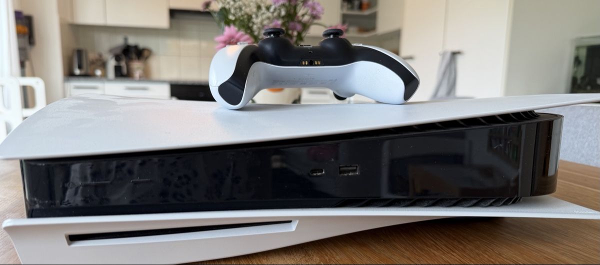 Sony Consoles: PS5 Disc Version gebrauchter guter Zustand – D'occasion à Zürich par MrMoet88 1