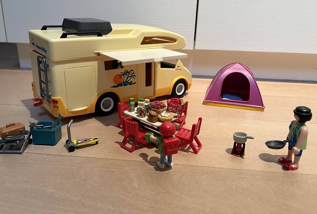 Playmobil Giocattoli: Playmobil Wohnmobil Zelt Camping – Usato da Domat/Ems venduto da lavendel22 2