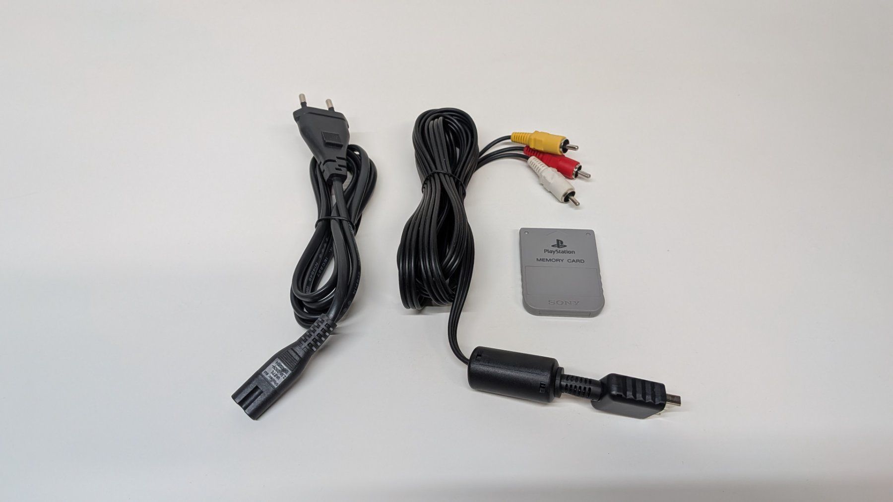 Sony Consoles: Sony PlayStation 1 mit 2 Controller – D'occasion à Menziken par mame18 7