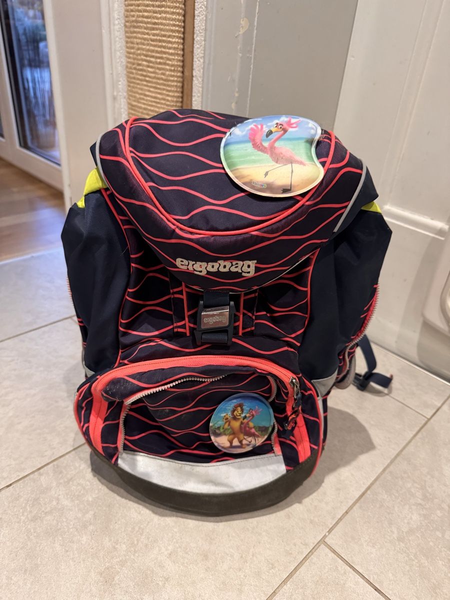 Ladenausstattungen & Messebau: Ergobag Schulrucksack Set mit Zubehör, Top Zustand! – Gebraucht aus Neuhausen von Psychofrog