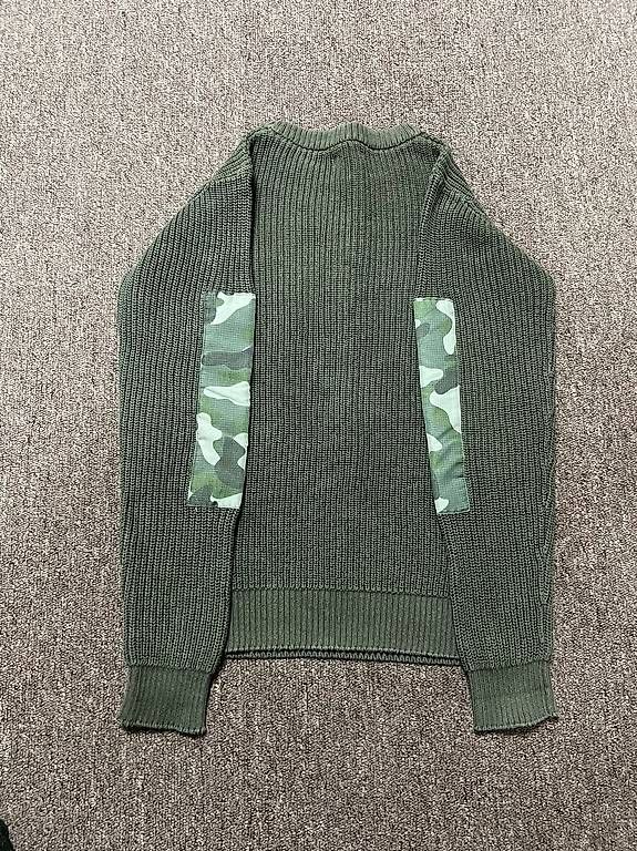 Pullover & Sweatshirts: pull garcon – Gebraucht aus Grand-Lancy von papa_alex2010 2