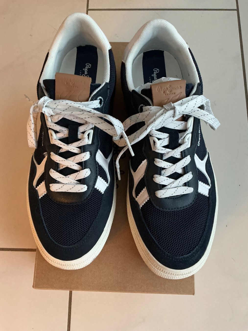 Pepe Jeans Scarpe da uomo: Schöne Pepe Jeans Stoff Schuhe Gr.42 – Nuovo (secondo la descrizione) da Biel-Benken BL venduto da Sahra1