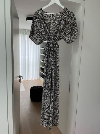 Wickelkleid mit Blumenmuster, lang