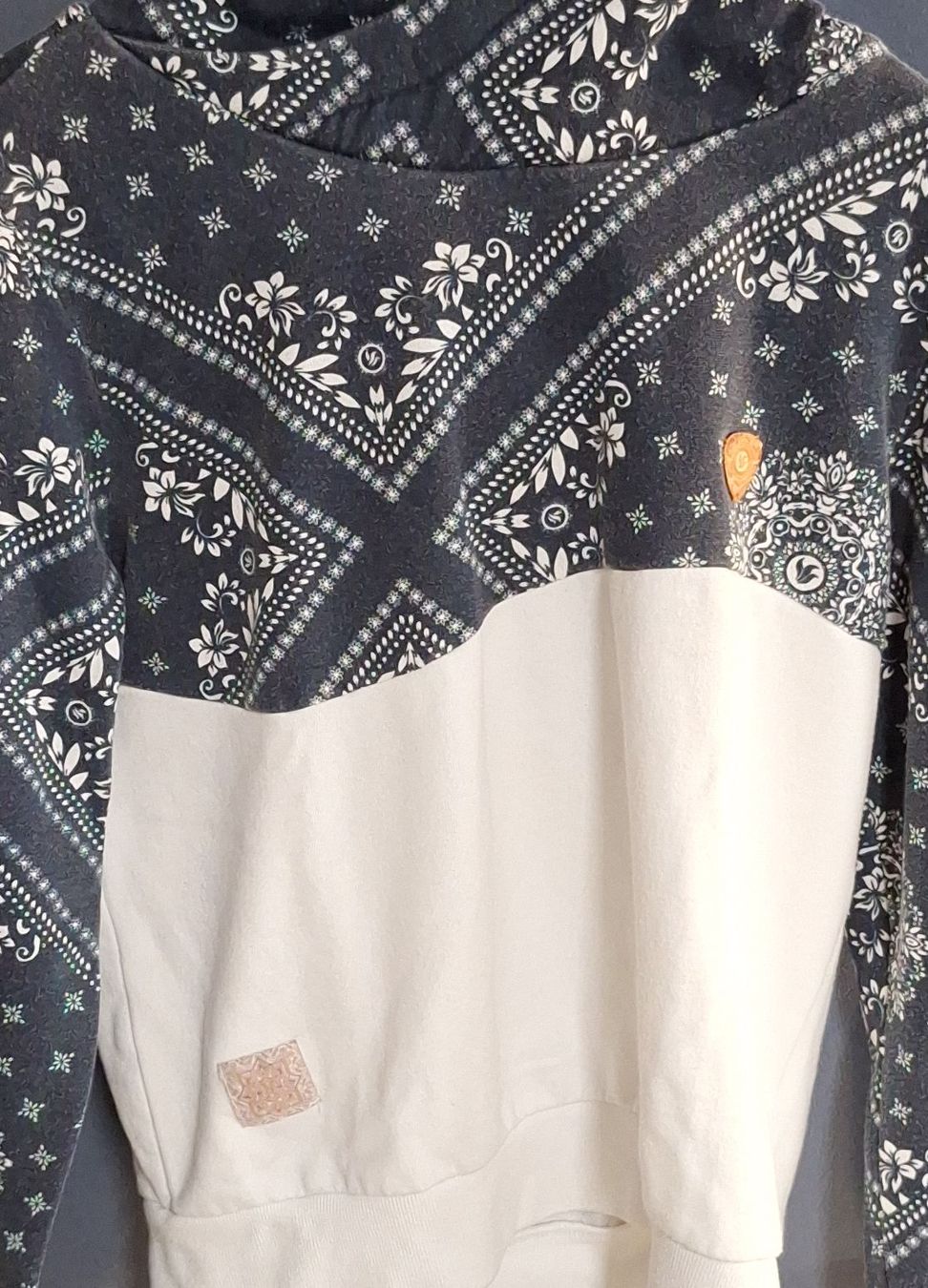 Maglioni & Felpe: Kapuzenpullover schwarz weiss gemustert – Usato da Diessenhofen venduto da str_p57p 2