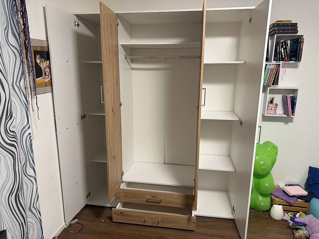Armadi: Kleiderschrank mit Spiegel – Usato da Sumiswald venduto da Katja-Yves 1