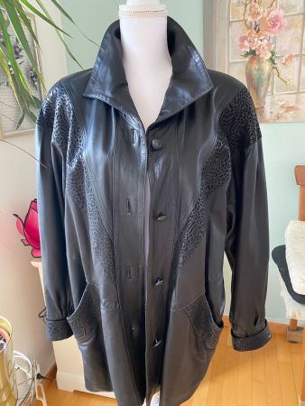 SCHÖNE LEDERJACKE GR.44/46
