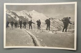Proviantkolonne auf Skiern