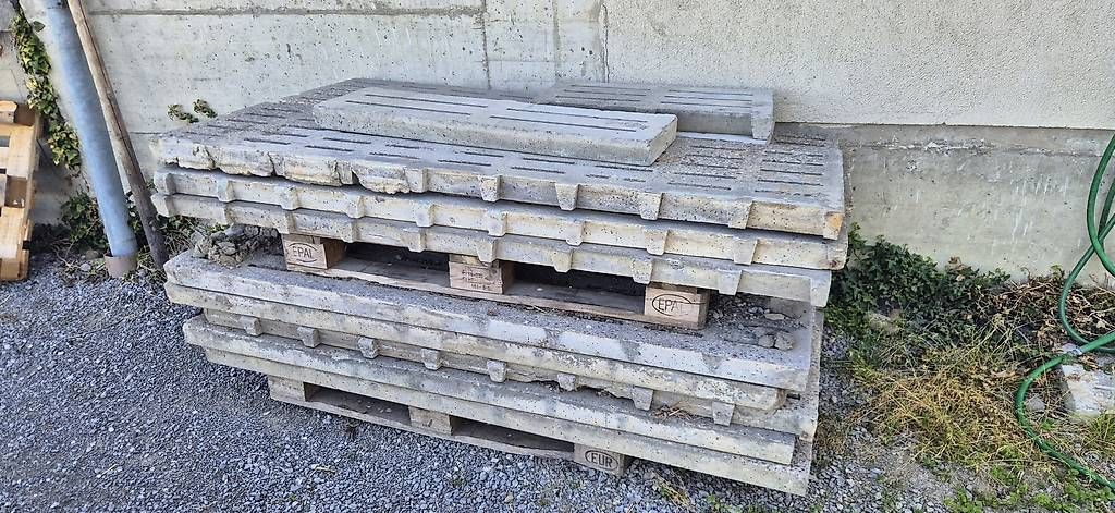 Bodenbeläge: Betonroste  – Gebraucht aus Häggenschwil von phil-anges 1