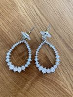 Elegante Ohrhänger mit Perlen und Strass Steinen