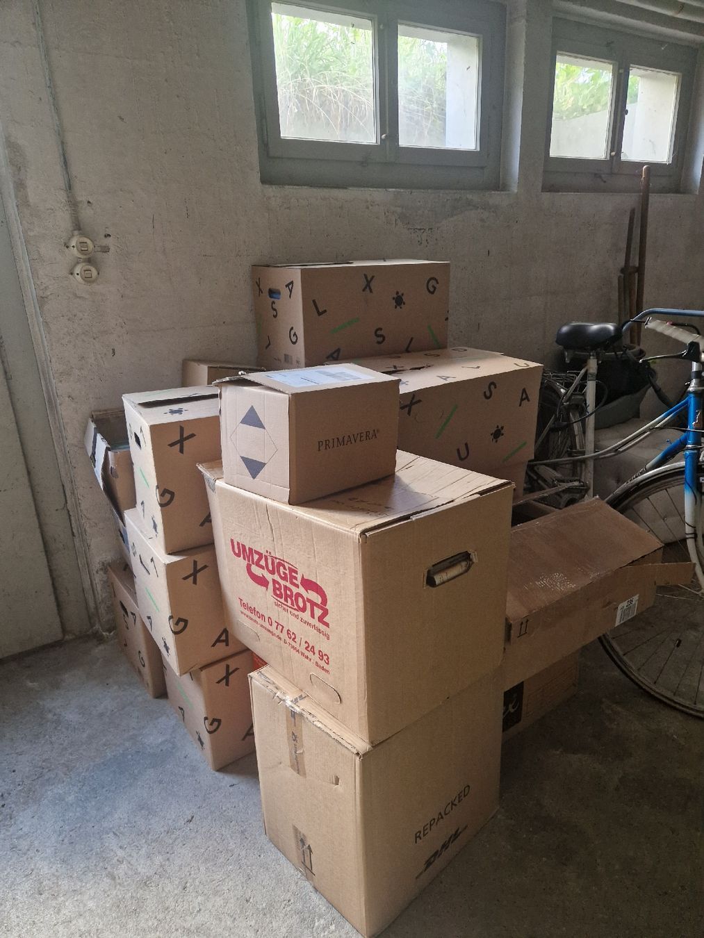 Libri: Grosses Bücherpaket ca 800 stück - 18 Karton – Usato da Schönenwerd venduto da dia_85tj 2