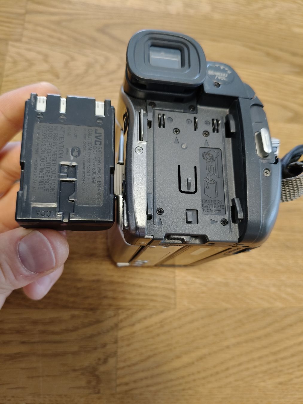 JVC Camcorder: JVC Videokamera GR-D23E MiniDV DEFEKT – Defekt aus Wichtrach von Pentium98 3