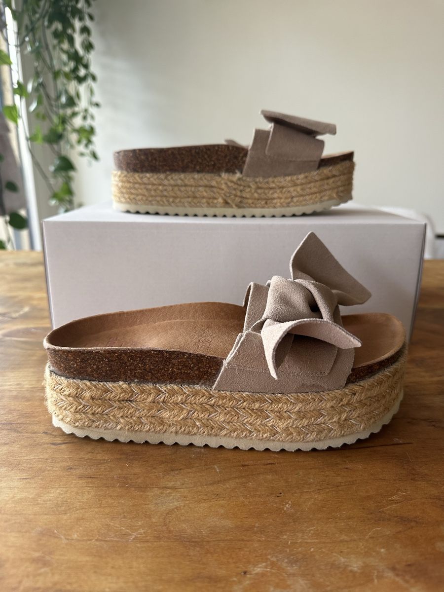 Scarpe da donna: Sandales compensées beige taille 36avec nœud – Usato da Châtelaine venduto da Alexandra.jankowski