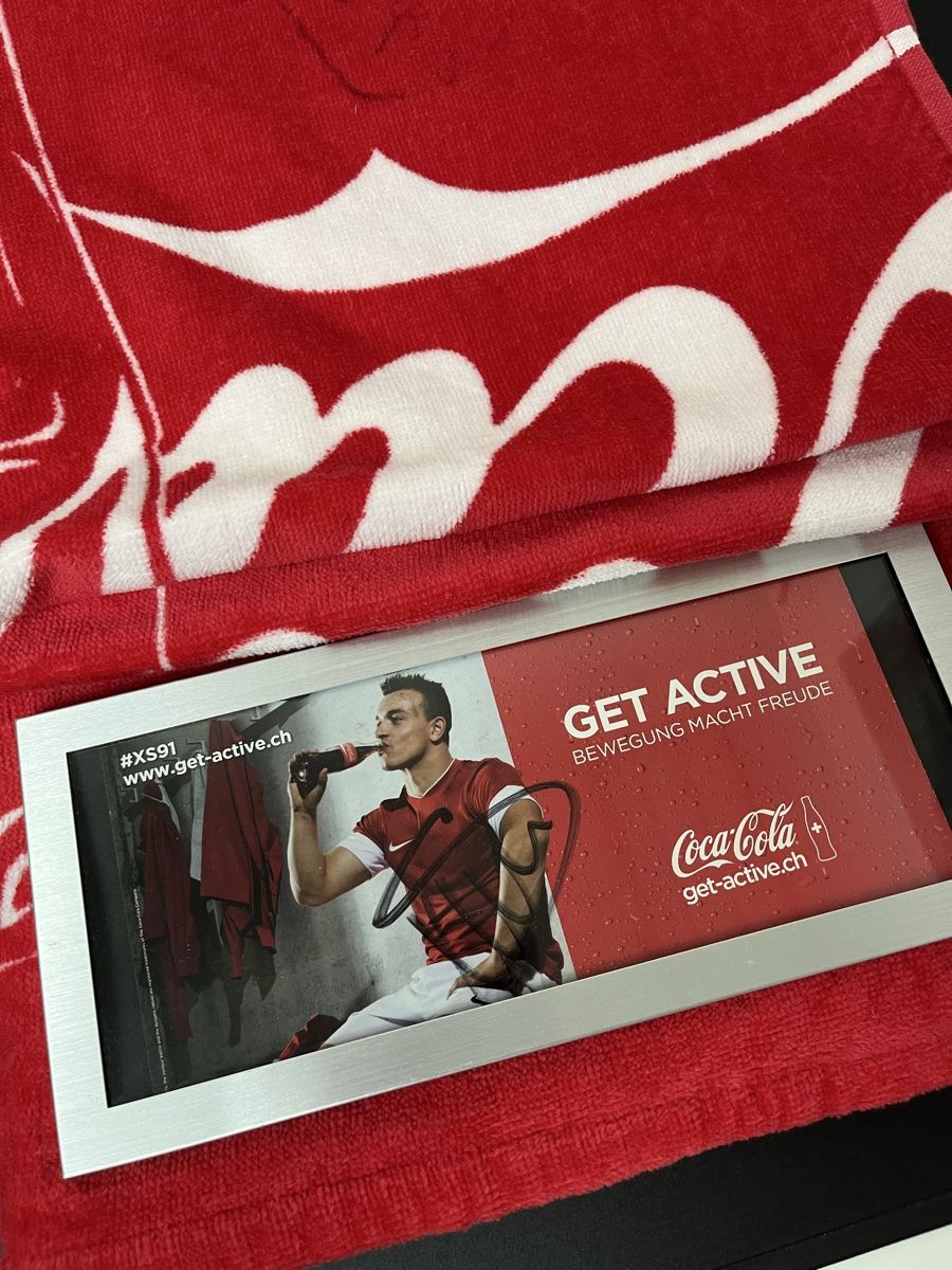 Badetücher: Linge Coca-Cola signé Xherdan Shaqiri – Neu (gemäss Beschreibung) aus Les Avanchets von lunedeneige.shop 1