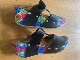 Plateau-Mules aus Kunststoff mit Keilabsatz. Multicolor T.37