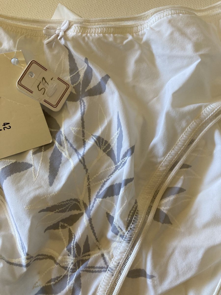 Altra biancheria intima: Slip neuf taille 40 – Nuovo e nell'imballaggio originale da Orbe venduto da Jade333 1