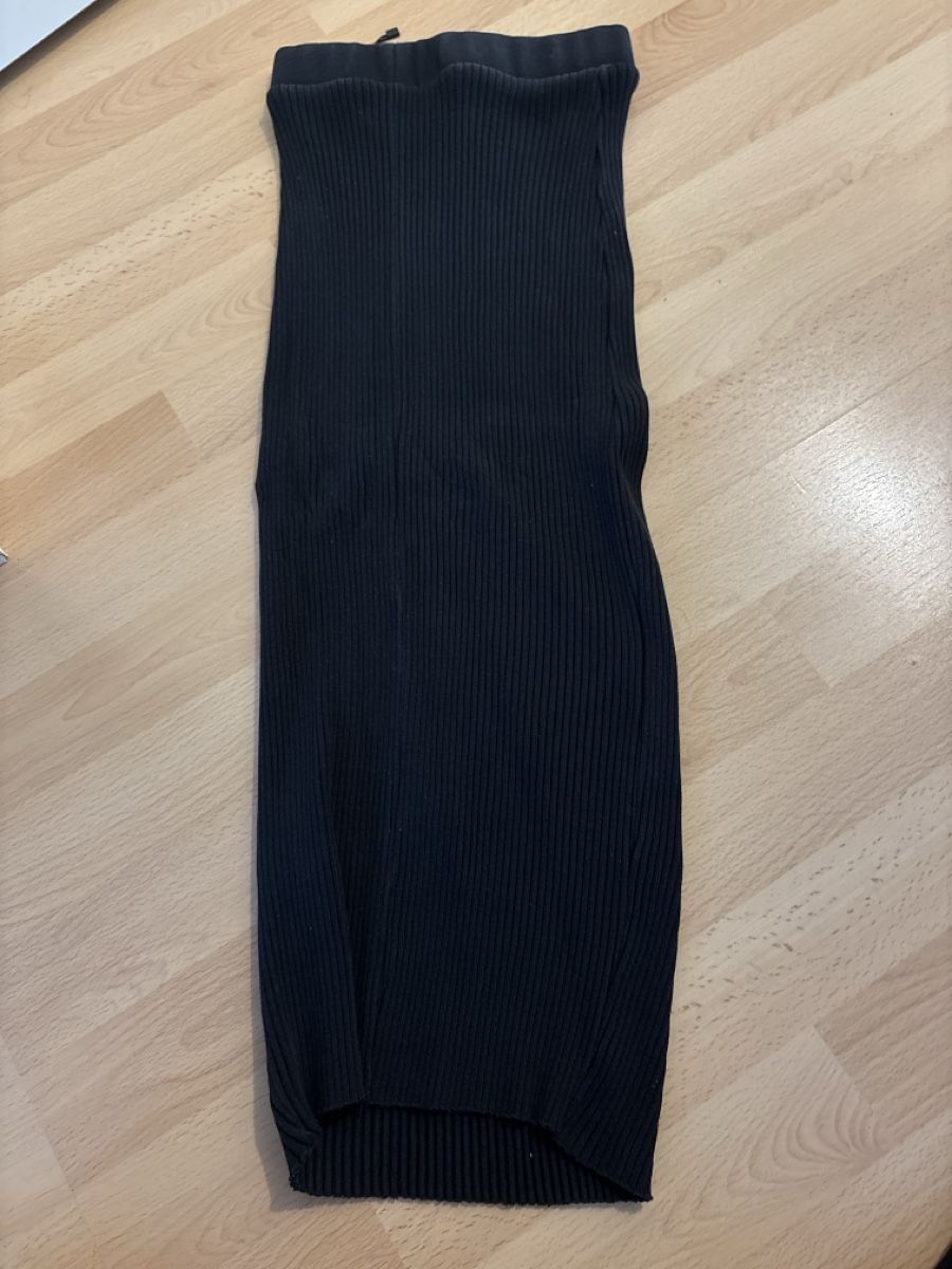 Zara Gonne: Schwarzer Zara Rock - S – Usato da Buchs ZH venduto da els_mgj9 1
