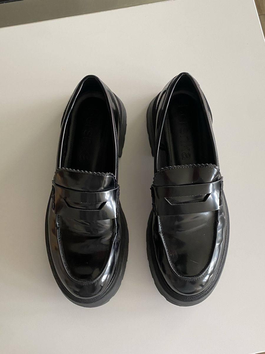 Scarpe da uomo: Bershka Black Platform Loafers, Size 40 - Fall Style! – Usato da Bulle venduto da lalooo