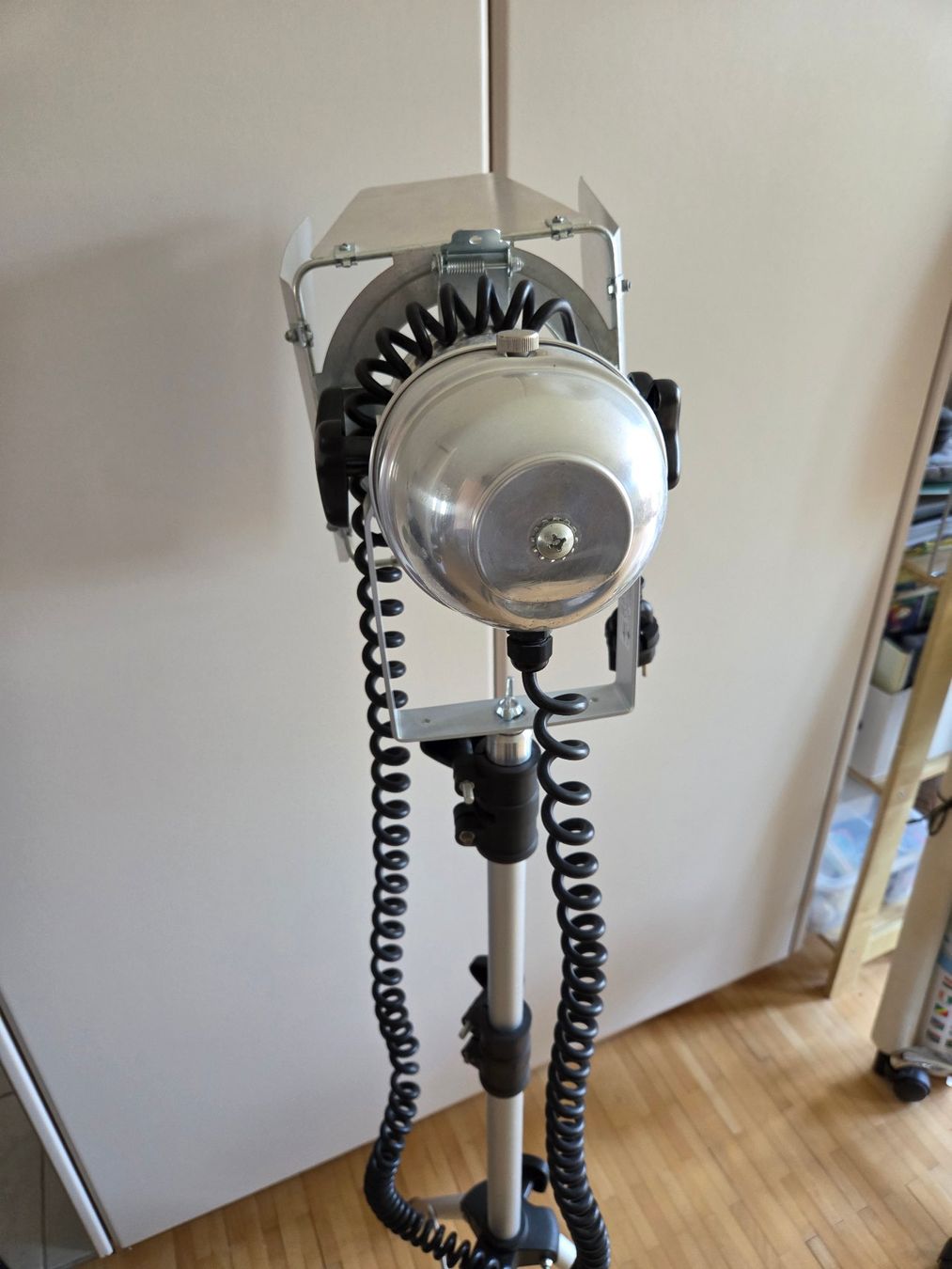 Lampade: Scheinwerfer, Stehlampe, Spot mit Stativ – Usato da Winterthur venduto da Annie-Hall 4