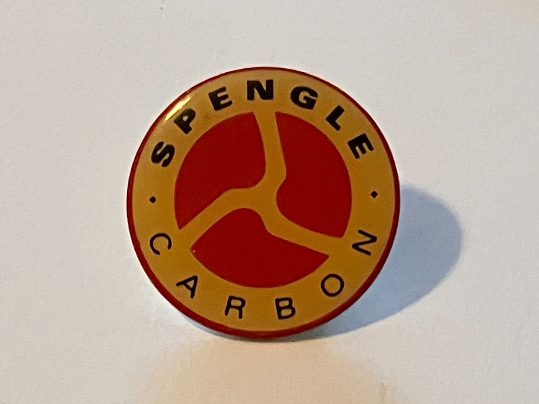 Plaketten & Abzeichen: 1 Pin Spengle Carbon – Gebraucht aus Basel von djwwpp