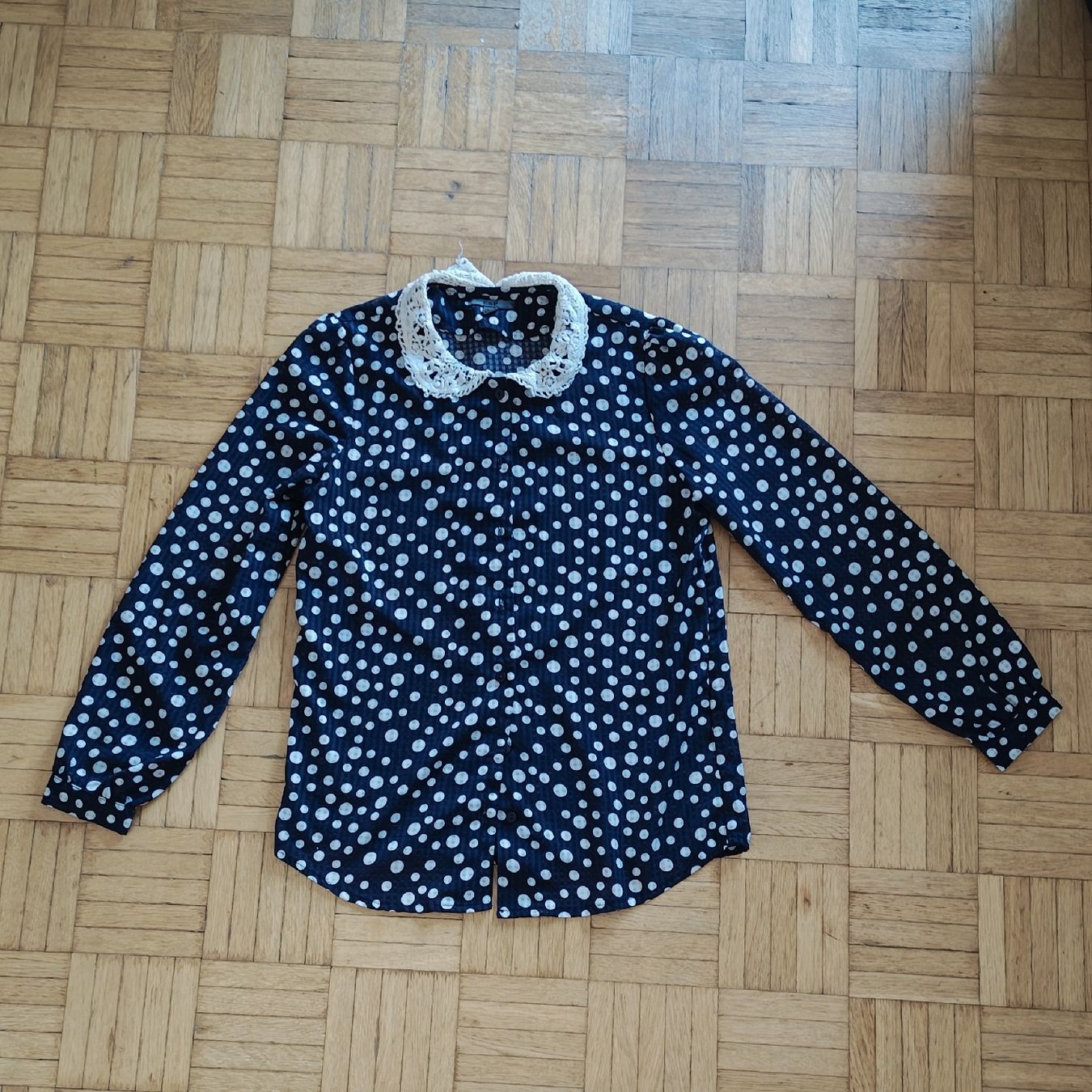 Blusen: Charming Polka Dot Blouse with Lace Collar - Autumn! – Gebraucht aus Zürich von ste_hv76