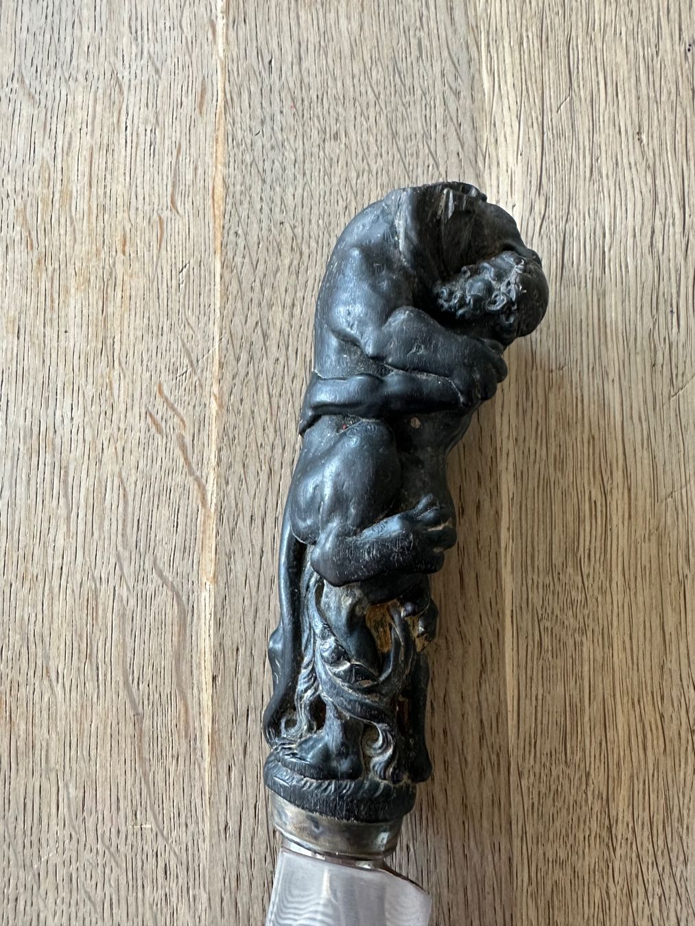 Posate: Messergriff mit Tierfigur geschnitzt gebraucht schwarz – Usato da Zürich venduto da Tschigger 4