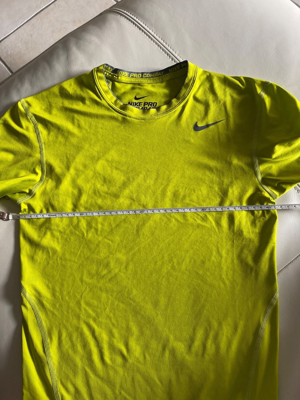 Nike Scarpe, pantaloni & magliette da ginnastica: Nike Sport Shirt – Usato da Adliswil venduto da JadrankaR 2