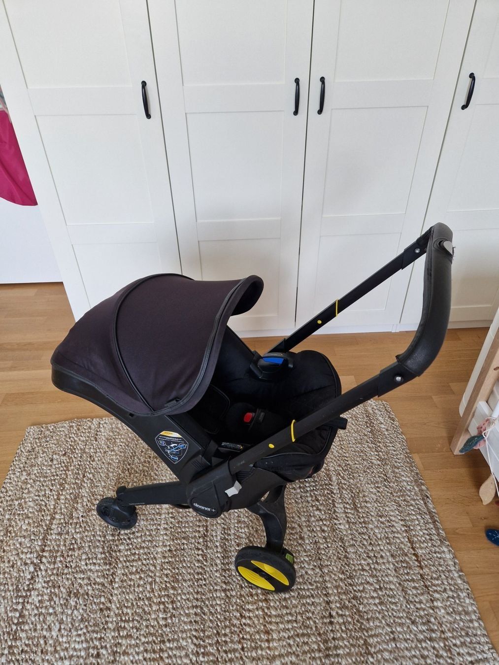 Doona Auto-Kindersitze: Babyschale Doona i Nitro Black inkl. Autostation – Gebraucht aus Küsnacht ZH von gmd243 1