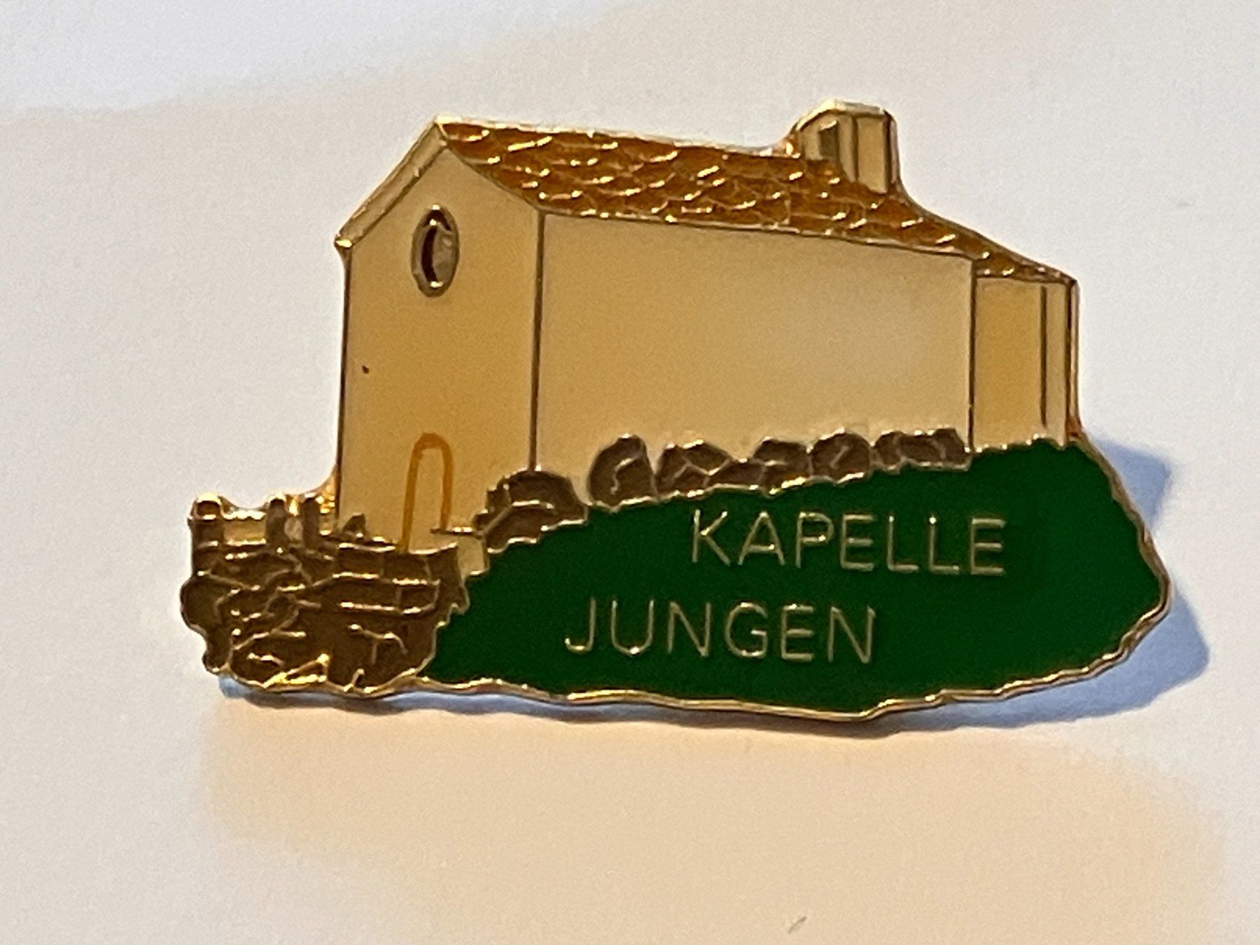 Plaketten & Abzeichen: 1 Pin Kapelle Jungen – Gebraucht aus Basel von djwwpp