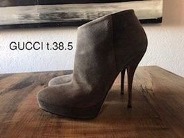 Gucci Stiefeletten aus Wildleder, Graue Farbe, Gr. 38.5