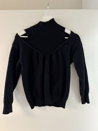 Schwarzer Damenpullover Grösse S mit Cut-Outs