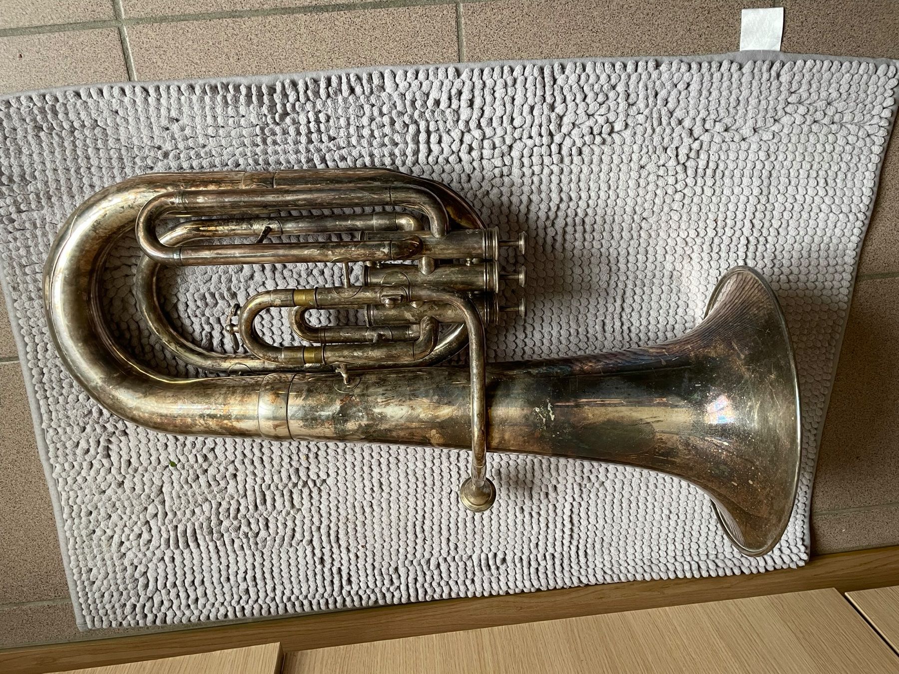 Strumenti musicali: Saxophone sib Antoine Courtois – Usato da Buttes venduto da ButtA15