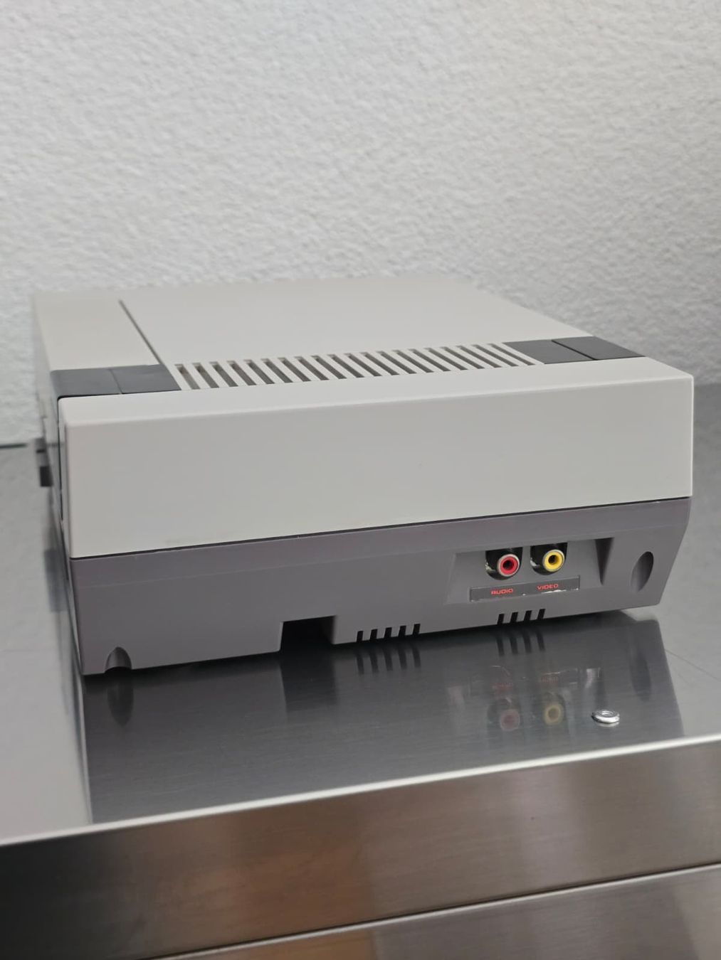 Nintendo Consoles: Nintendo Entertainment System (NES) Konsole mit 2 Controller – D'occasion à Emmen par BieteNurSo 2