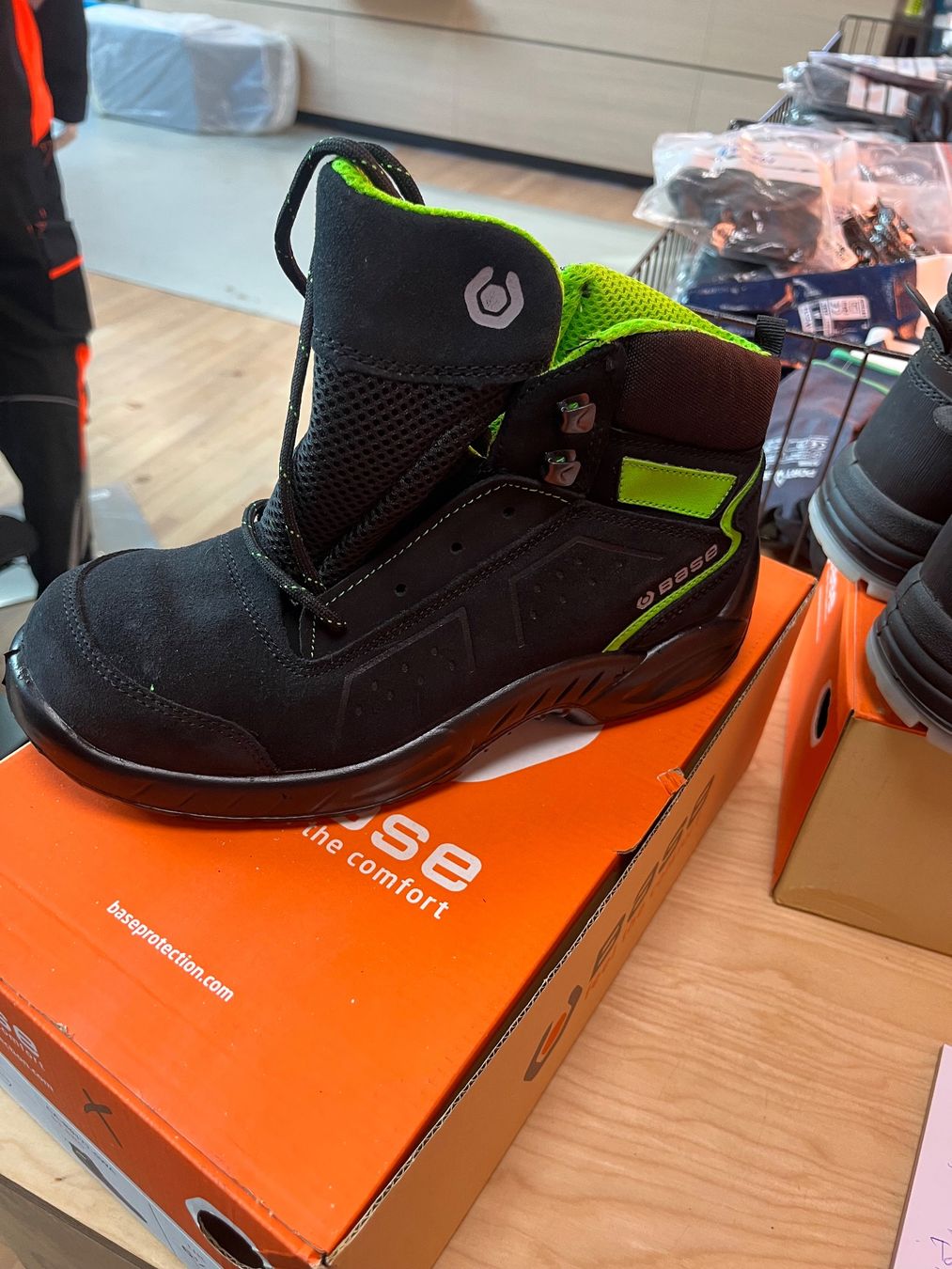 Herrenschuhe: Chaussures de sécurité BASE Chester Top S3, T.40 - B0177 – Neu und originalverpackt aus Satigny von SP-Industriel