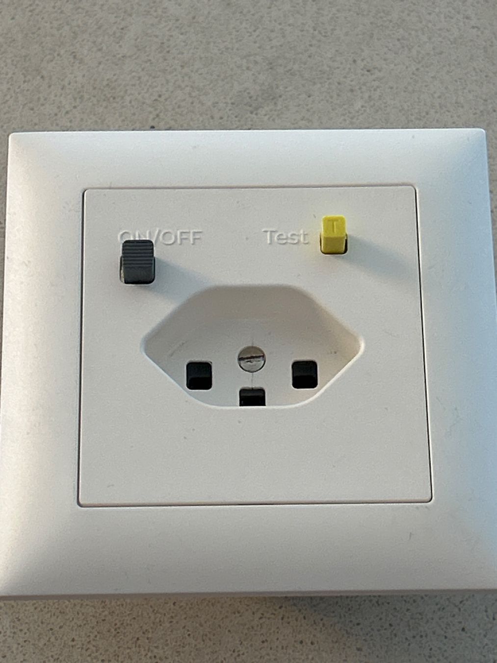 ABB Stecker: Feller UP T13 mit FI Schutz – Gebraucht aus zürich von pauloreal 5