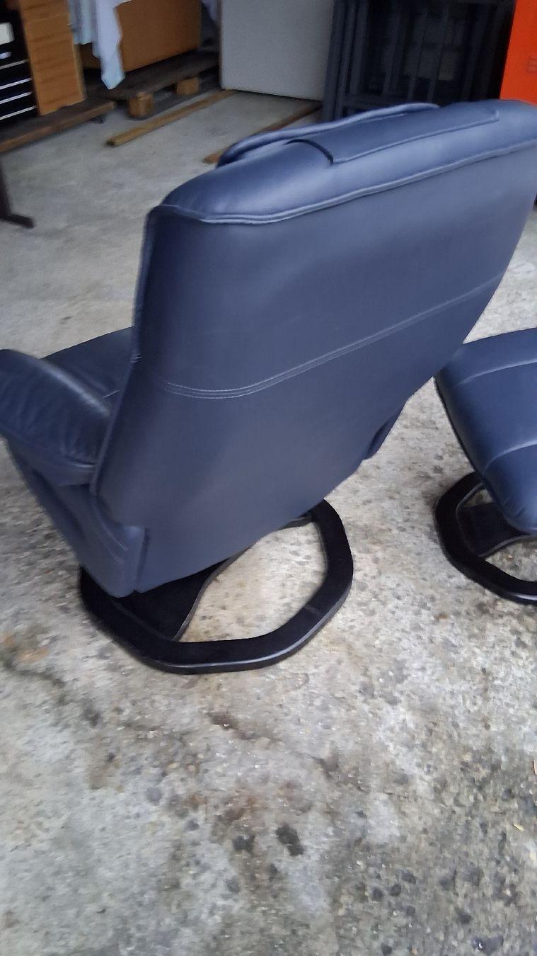 Sessel: Sessel mit Hocker Leder dunkelblau von Möbel Kamm  – Neu und originalverpackt aus Schachen LU von Brocki6105Schachen 2
