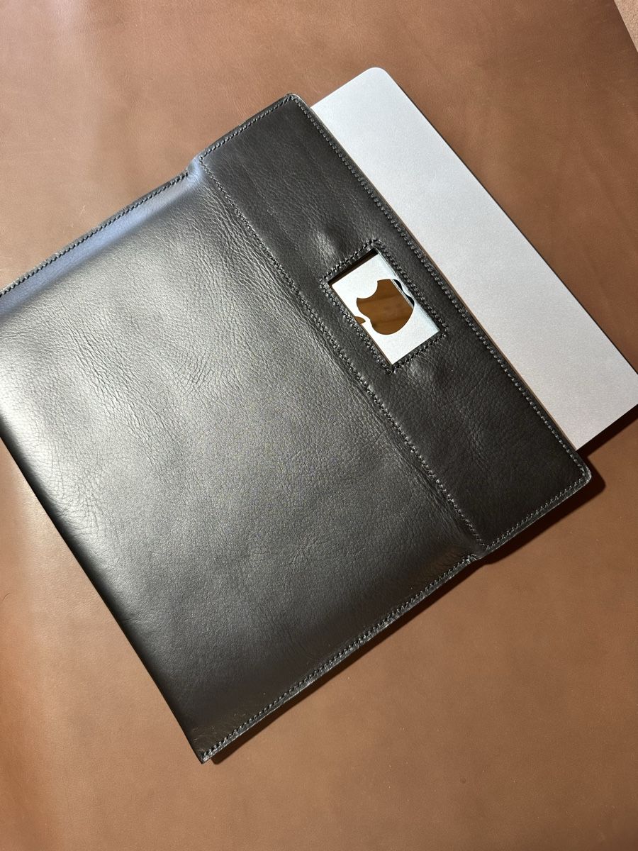 Taschen: Handgefertigte Laptophülle aus Echtleder – Neu und originalverpackt aus Mettmenstetten von vad_57p2 2