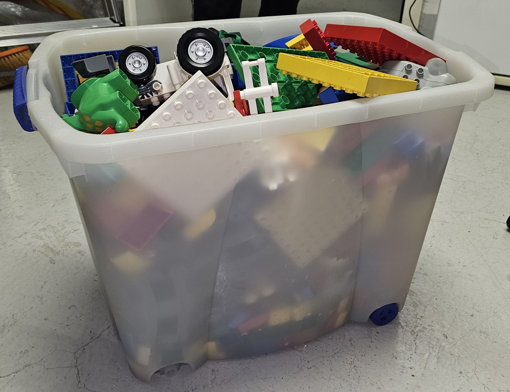 Lego Giocattoli: 10KG Lego Duplo-Sammlung – Usato da Holderbank AG venduto da Dale29