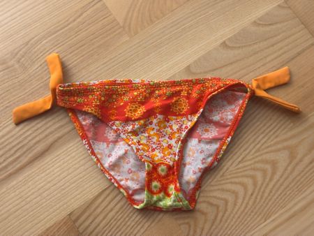 Bikinihose Gr. S bunte Blumenmuster mit Bindeband neuwertig