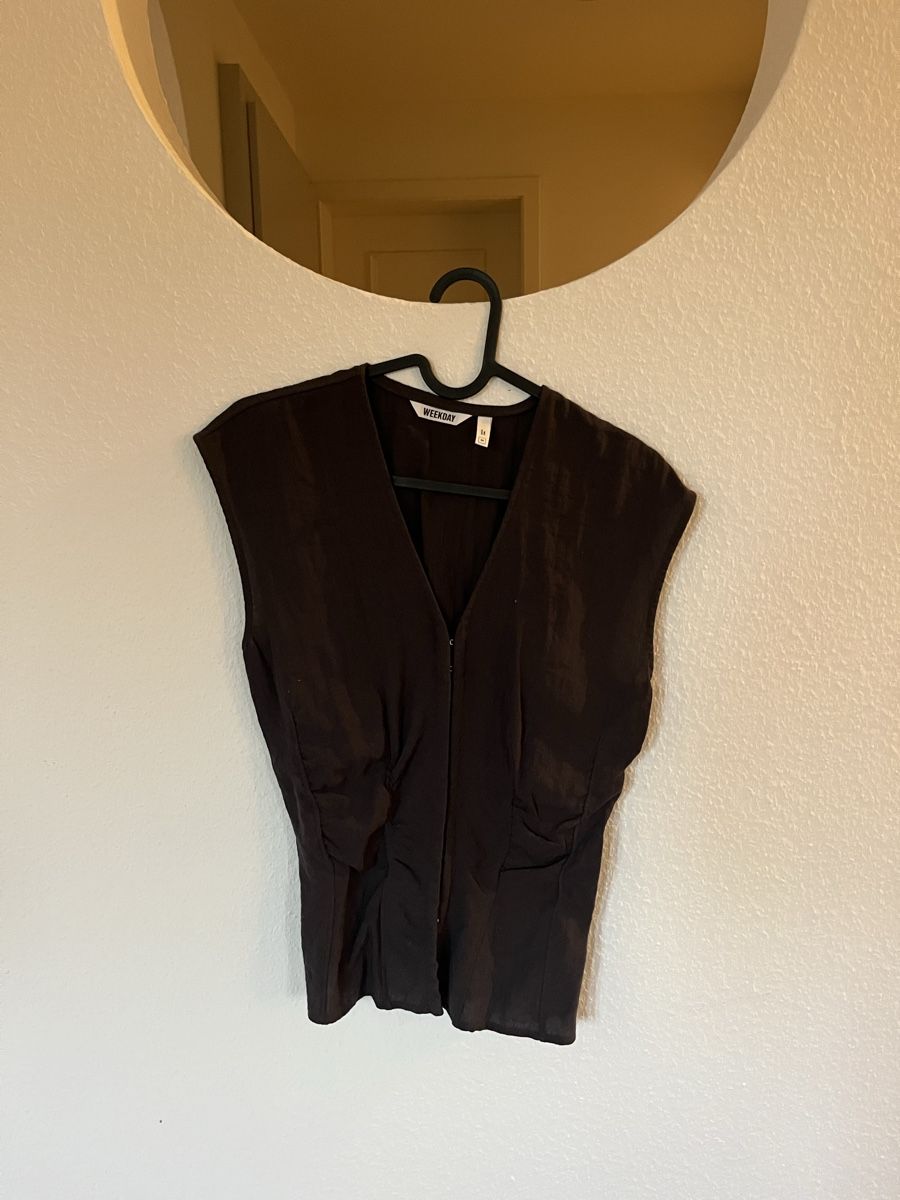Weekday Camicette: WEEKDAY Bluse 'Alec' in Grau – Nuovo (secondo la descrizione) da Zürich venduto da KimCollins 1
