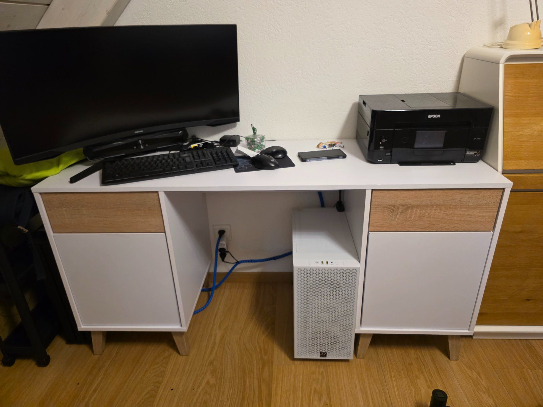 Schreibtische: Schreibtisch – Gebraucht aus Gelterkinden von fa8685