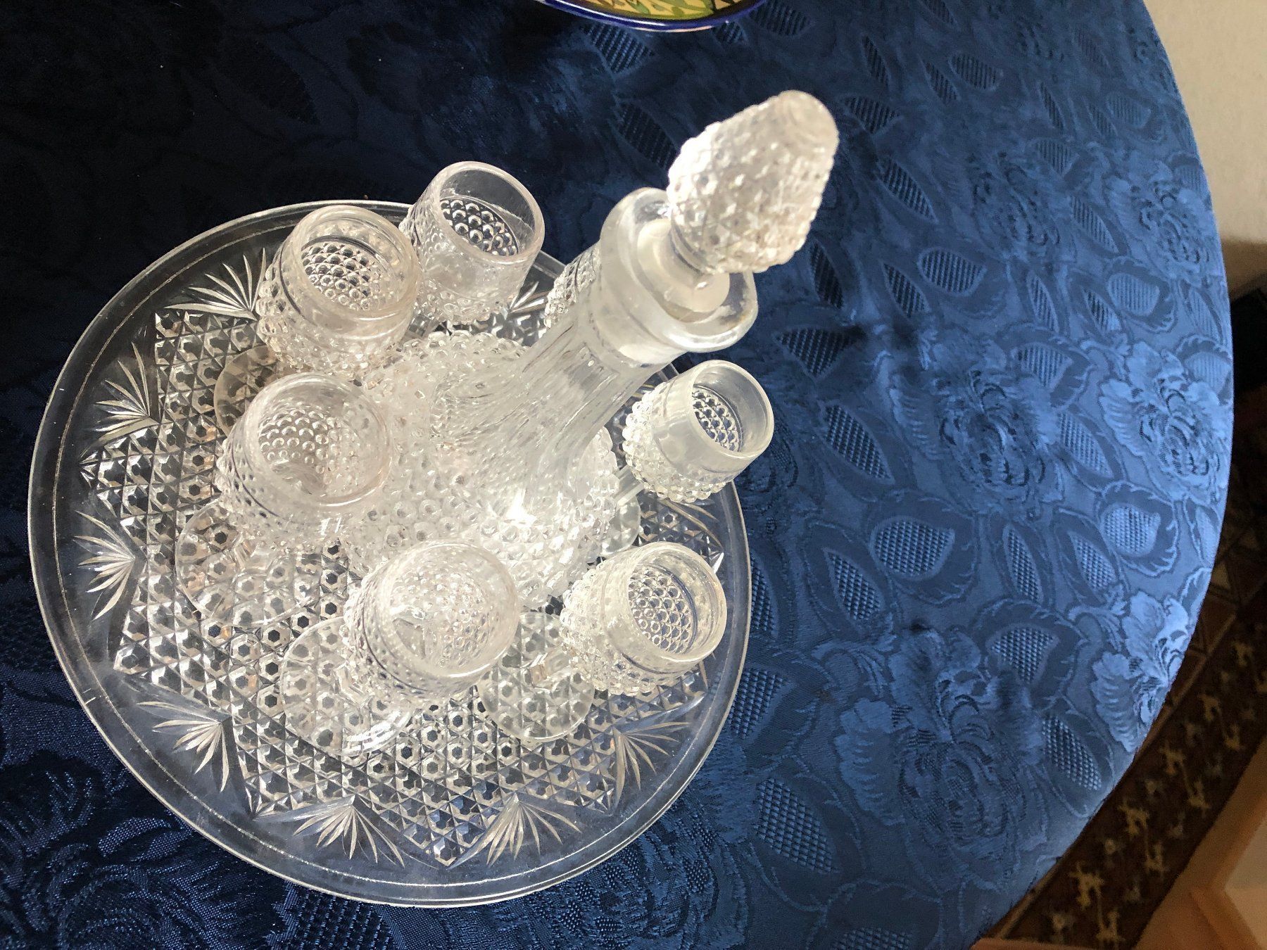 Caraffe: Wunderschöner Glas-Likör-Service auf Teller – Usato da Eschenz venduto da glaro14 4