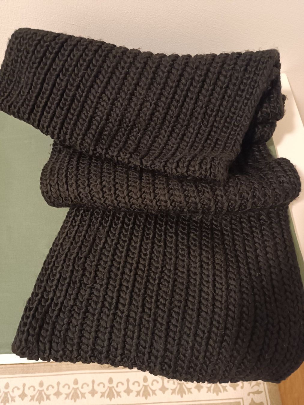 Foulard & Sciarpe: Warmer Winter Strickschal, Schwarz, Neuwertig – Usato da Luzern venduto da sim_lqq2 1
