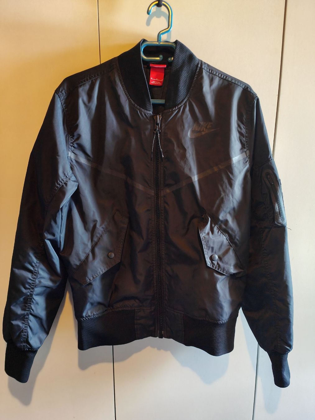 Nike Jacken: Nike RU Bomber Jacket M schwarz reflektierend 709092-010 – Gebraucht aus Rothrist von SiddharthaMoon 1