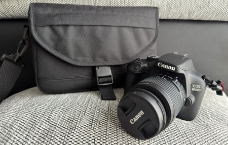 Canon EOS 4000D + objectif 18–55 mm + sacoche Canon