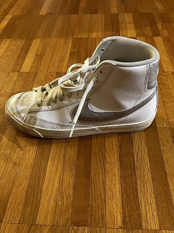Chaussures hommes: Nike Venture Runner / Grösse 40 Mädchen – D'occasion à zürich par insomnia1975