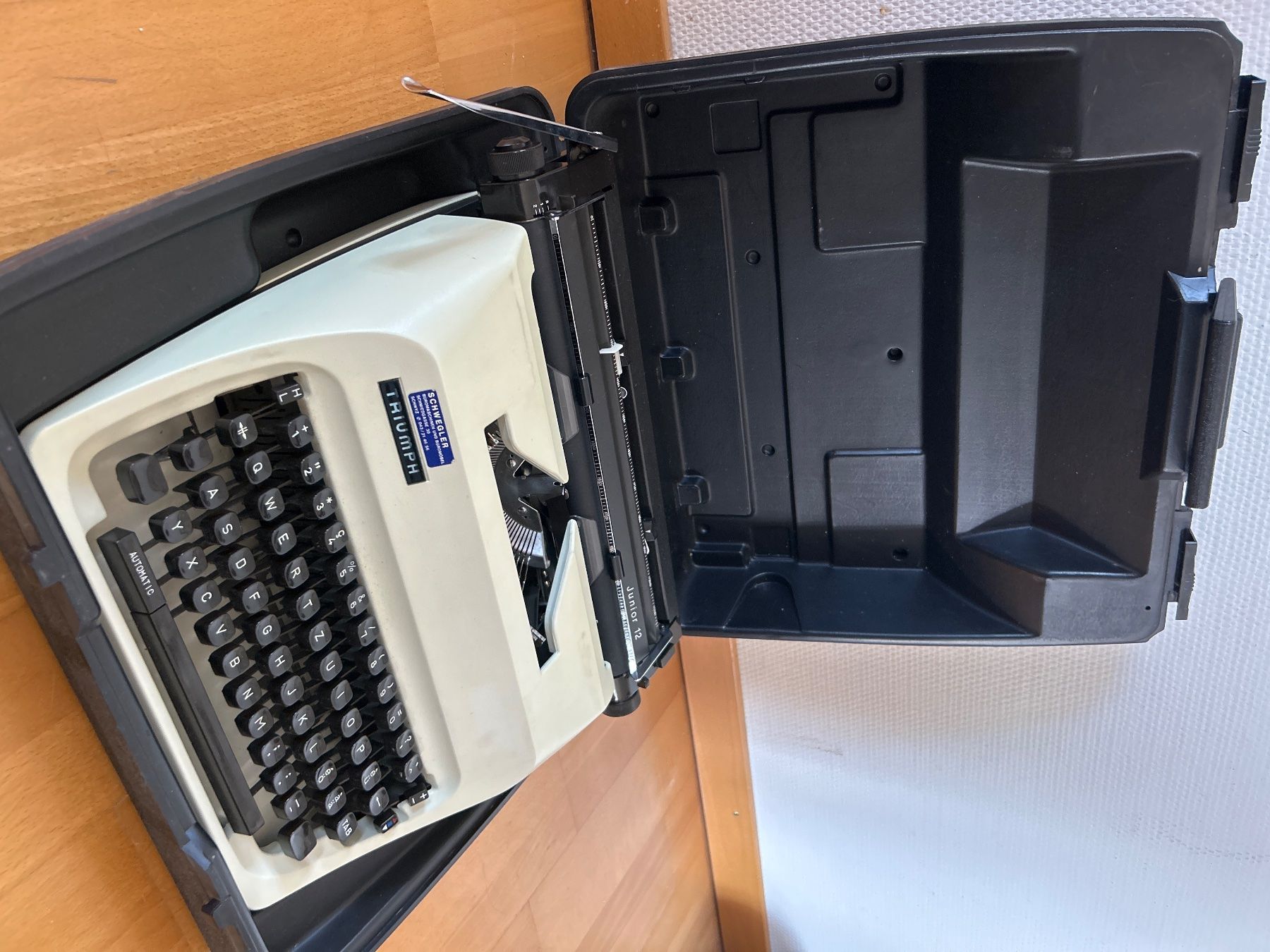 Triumph Macchine da scrivere: Junior 12 Schreibmaschine – Usato da Horgen venduto da bet_scy8 1