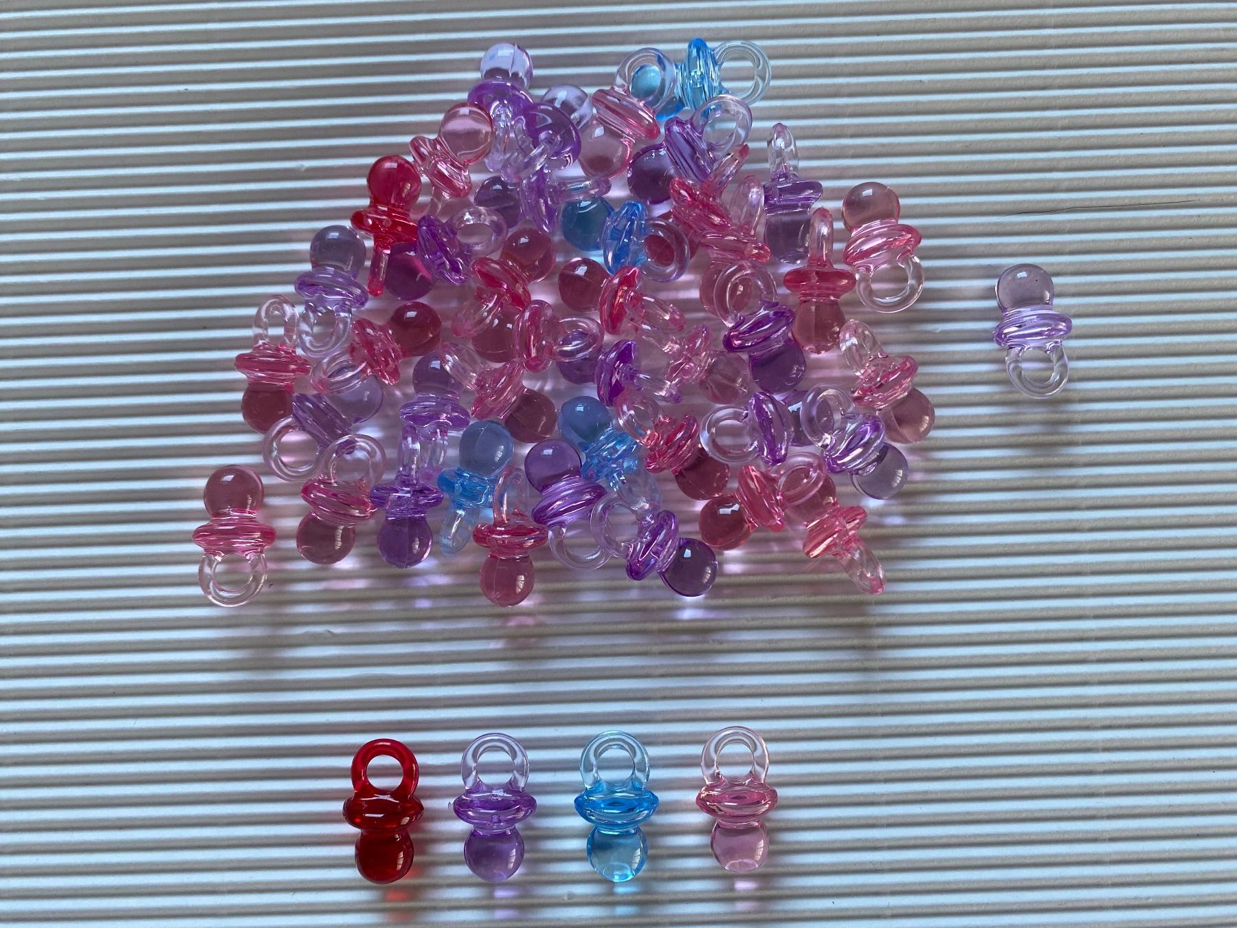 Kit bricolage: 60 Stk. Mini Kunststoff-Schnuller – Nuovo (secondo la descrizione) da Egg SZ venduto da irbaku