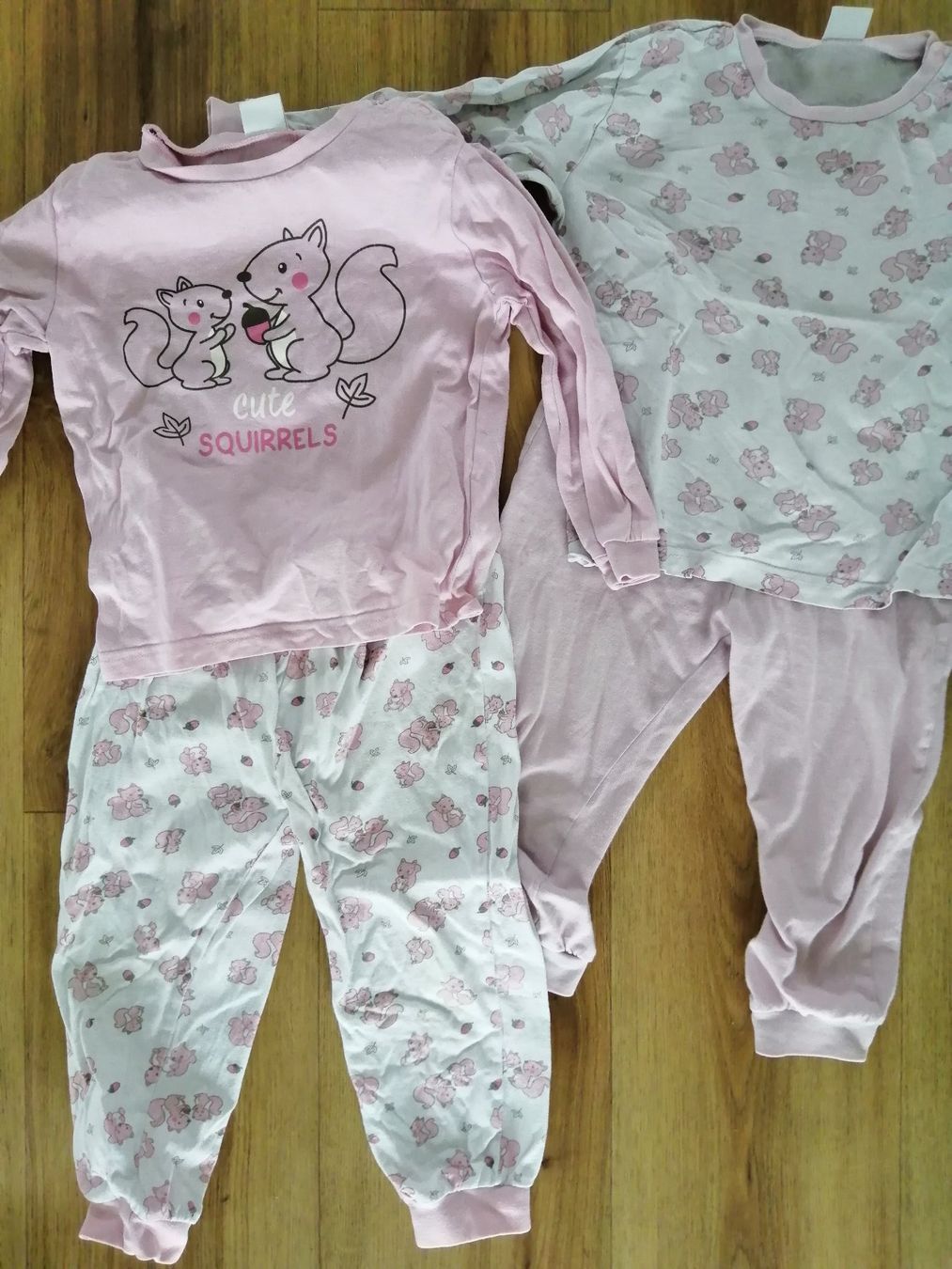 Migros Pyjamas & Ähnliches: 2 Pyjamas Mädchen rosa Eichhörnchen (Grösse 98) – Gebraucht aus Aeschi (SO) von clementinli