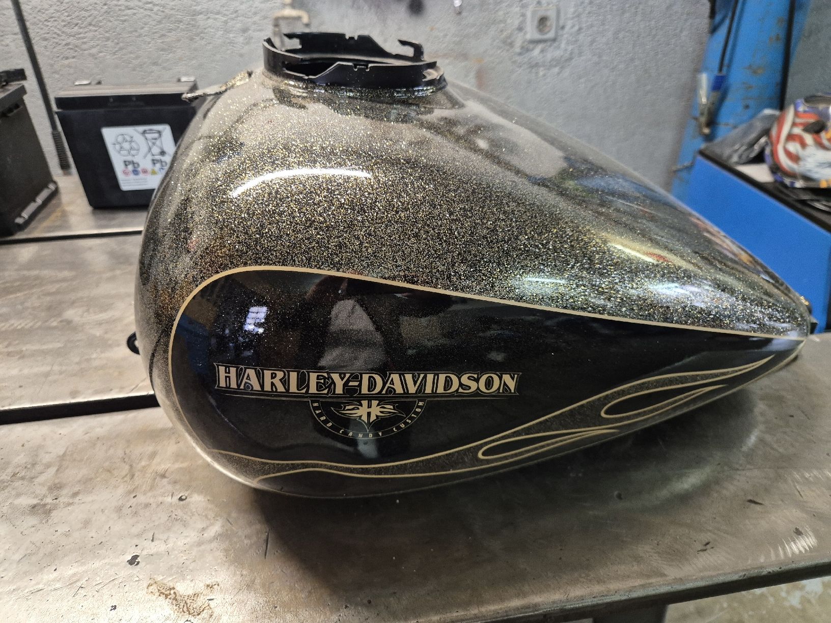 Harley-Davidson Tutti i ricambio per moto: Réservoir Harley-Davidson Touring – Difettoso da Le Locle venduto da CHEGUA