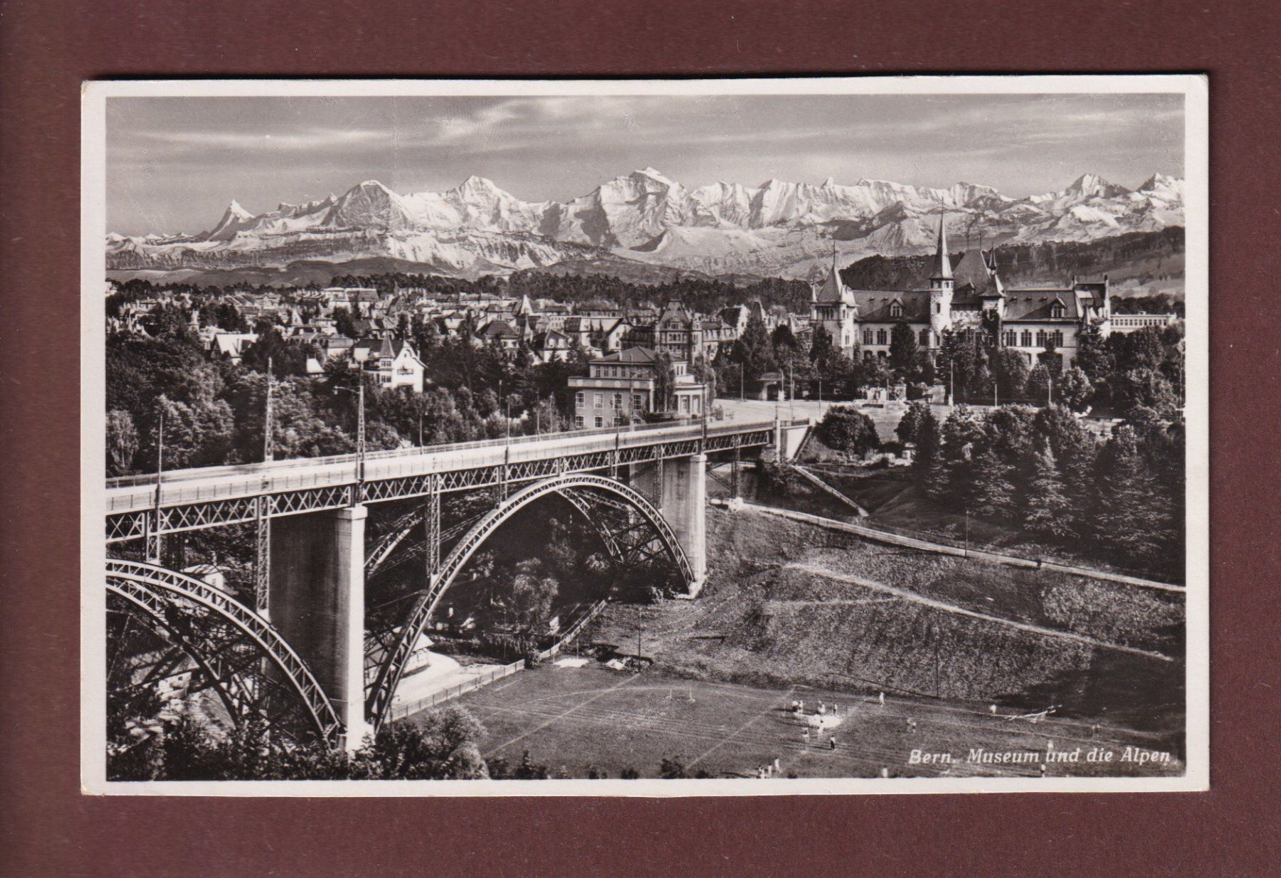Cartes postales: BERN - Museum und Alpen – D'occasion à Pully par nicecards-shop